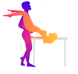 Posição Kama Sutra - Desenho de um homem em pé segurando a mulher deitada em cima da mesa pelo glúteo